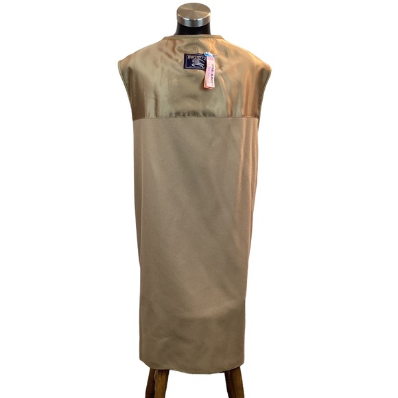 Burberry’s Nova Check Wool Lined Belted Trench Coat - Picture 12 of 16